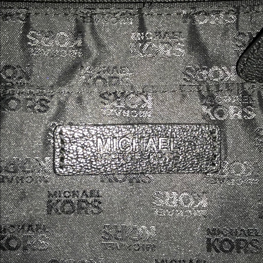 Authentic Michael Kors Handbag - image 5